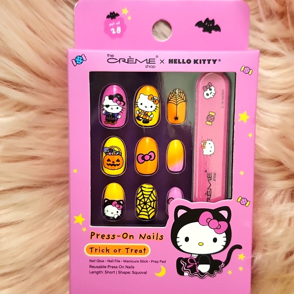 Brand New THE CREME SHOP X HELLO KITTY TRICK OR TREAT False Nails-S